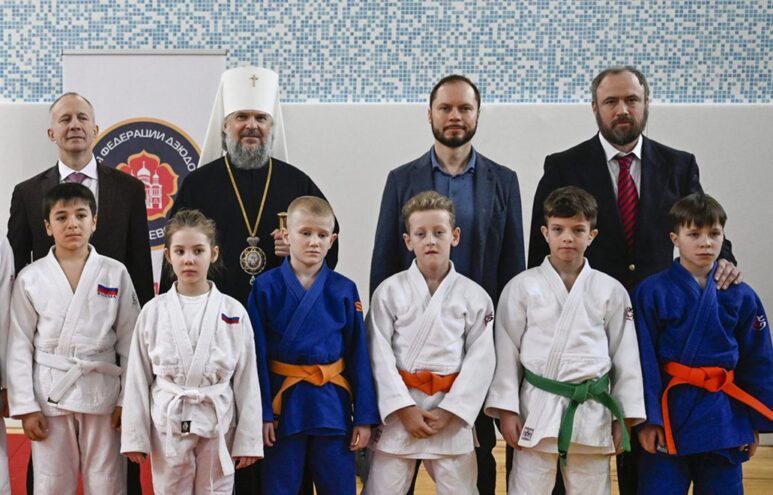 Глава региона Виталий Королев и митрополит Амвросий в Тургиново открыли филиал Академии Федерации дзюдо Глава региона Виталий Королев и митрополит Амвросий в Тургиново открыли филиал Академии Федерации дзюдо