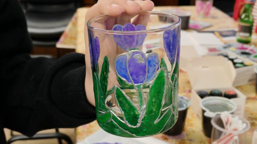 В Твери прошел увлекательный мастер-класс по росписи по стеклу