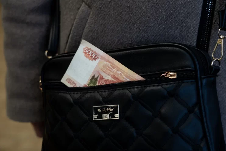 Мошенники убедили ребенка из Твери оформить кредит на маму