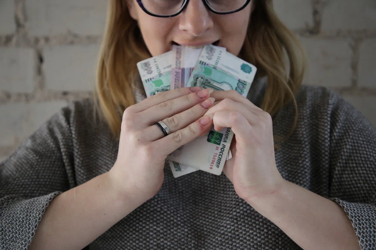 Стало известно сколько россиянки готовы потратить 23 февраля