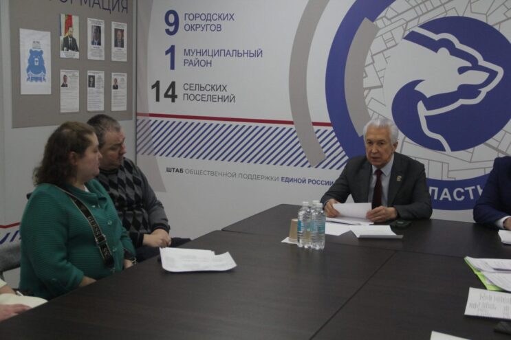 Владимир Васильев провел прием граждан в тверском штабе общественной поддержки «Единой России»