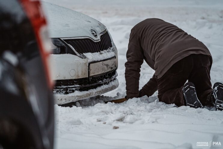Во дворах Тверской области продолжаются войны за расчищенные парковки