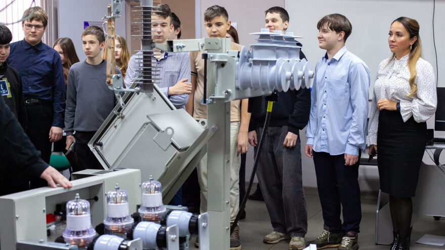 Молодые специалисты «Тверьэнерго» ведут профориентационную работу среди жителей Верхневолжья