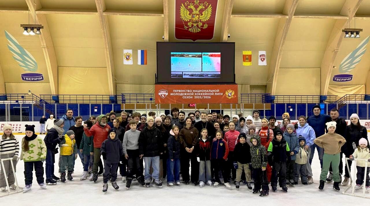 Православная молодёжь Твери отметила Сретение Господне на льду «Юбилейного»