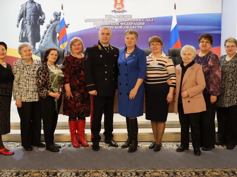 8 Марта в УМВД по Тверской области: Женщин-полицейских поздравили с праздником