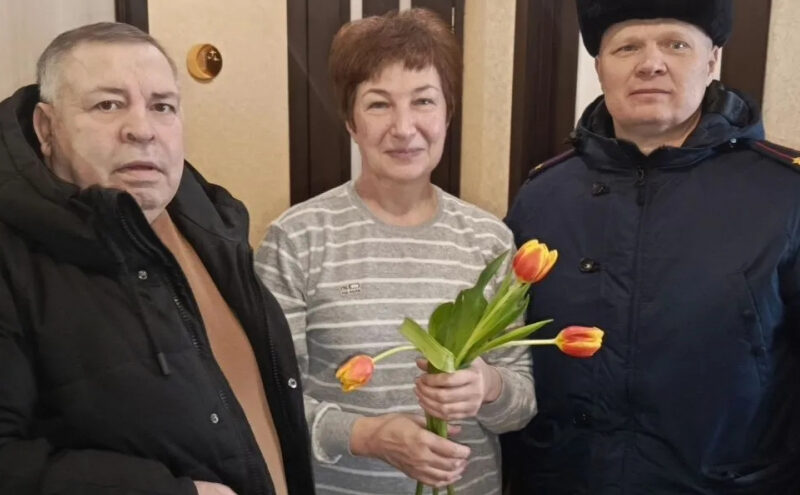 8 Марта с заботой: Общественный совет и полиция поздравили женщин Краснохолмского района