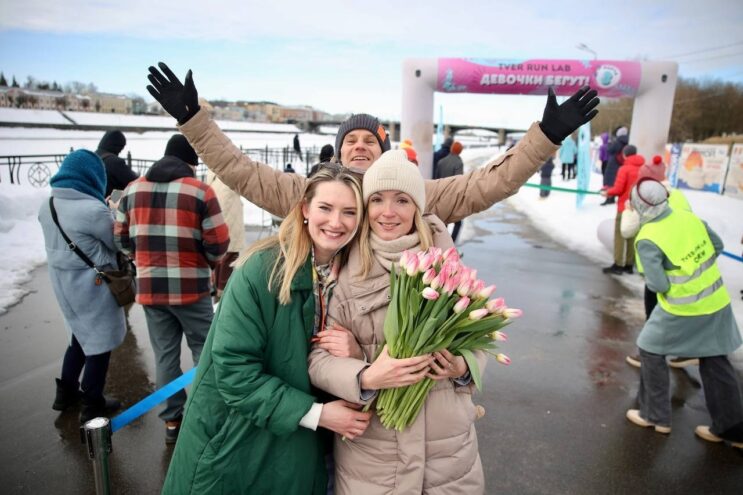 В Твери прошел праздничный забег «Девочки бегут!»