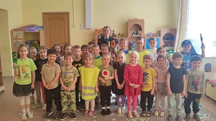 Светофоры, знаки и безопасность: Дошколята Тверской области осваивают ПДД в игровой форме