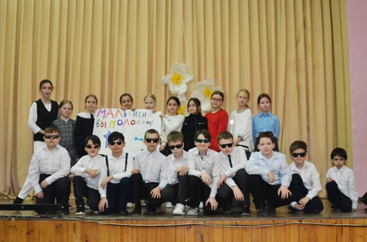 В преддверии 8 марта в школе №53 Твери прошел концерт, подаривший бурю эмоций