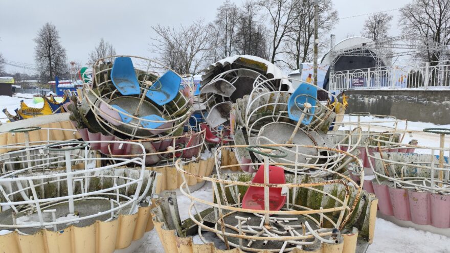 В Твери демонтировали колесо обозрения