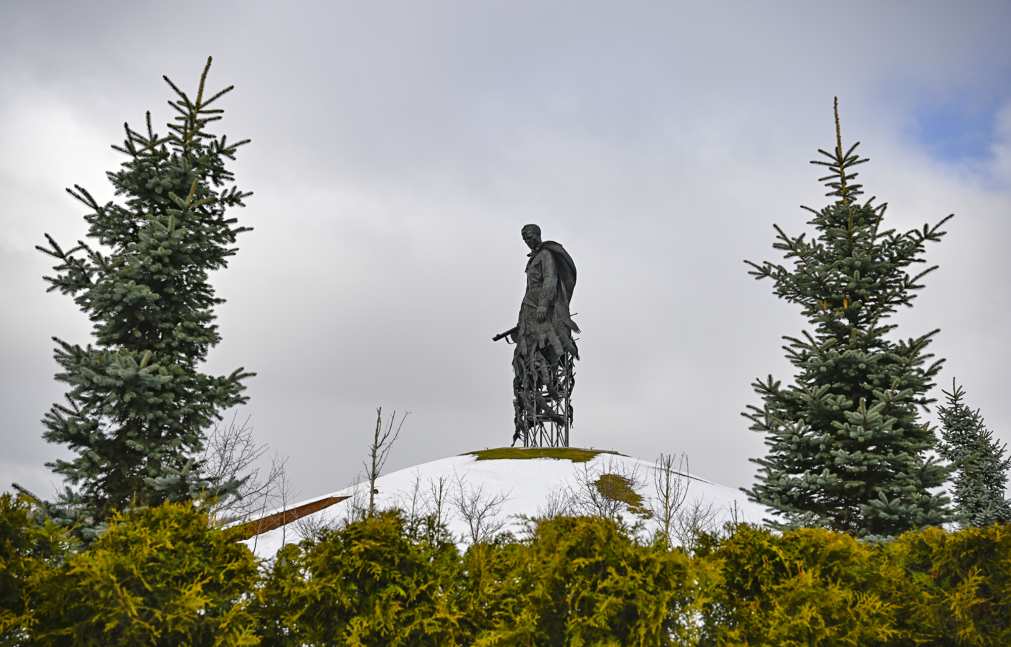 Виталий Королев почтил память освободителей Ржева в 83-ю годовщину