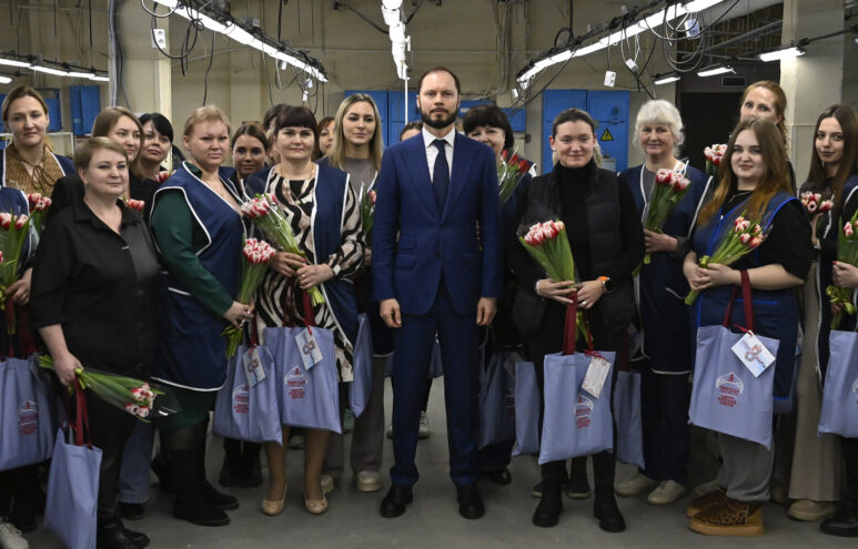 Виталий Королев посетил комбинат «Парижская Коммуна» в Вышнем Волочке