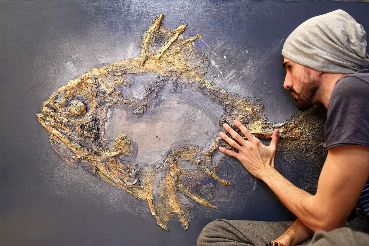 Кубинский художник Дженниер Сагес превращает энтропию в драгоценность