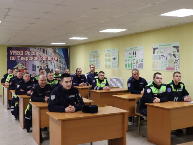 В Тверской области состоялись соревнования по стрельбе из пистолета среди сотрудников ДПС