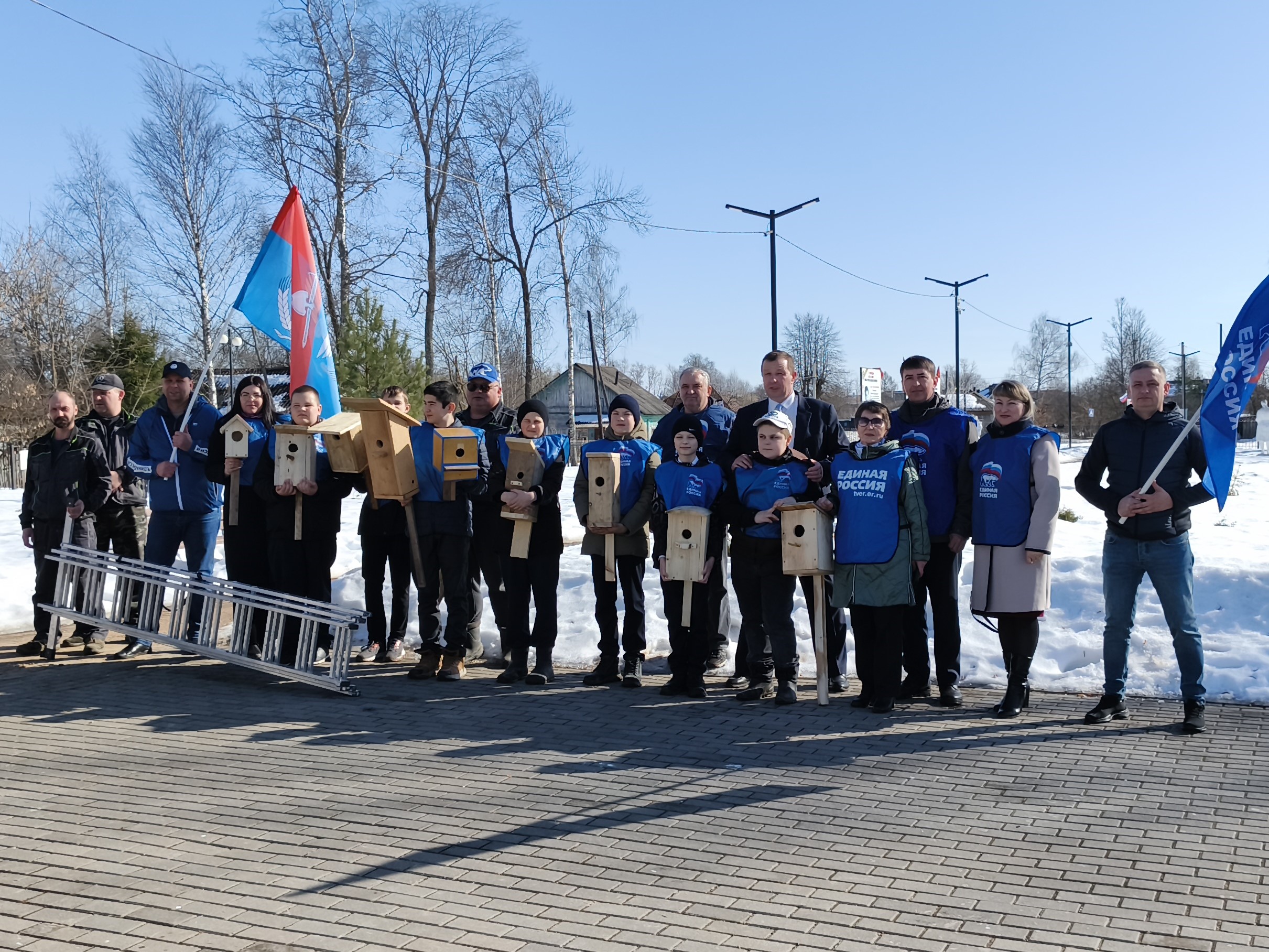 Экологический десант в Сонково: Как "Единая Россия" и школьники заботятся о природе и воспитывают ответственность