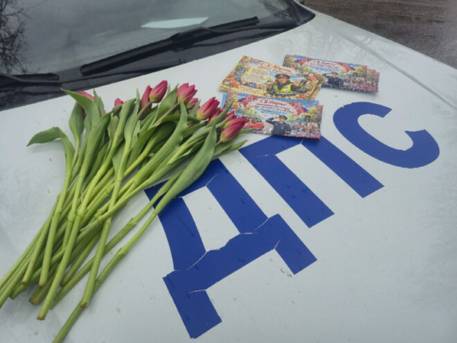 Весенний сюрприз на дорогах Ржева: акция «Цветы для автоледи» прошла с улыбкой Весенний сюрприз на дорогах Ржева: акция «Цветы для автоледи» прошла с улыбкой