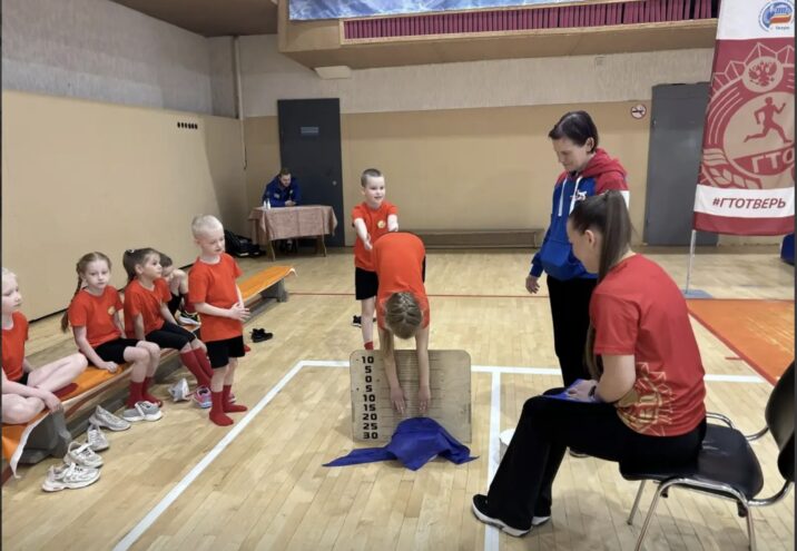 Дошколята Твери соревновались в силе и ловкости на ГТО Дошколята Твери соревновались в силе и ловкости на ГТО