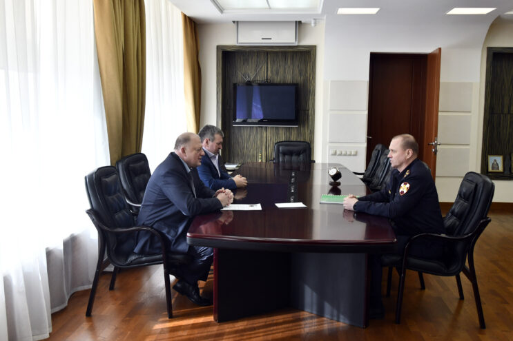 Начальник Росгвардии обсудил с руководством Законодательного Собрания ключевые вопросы