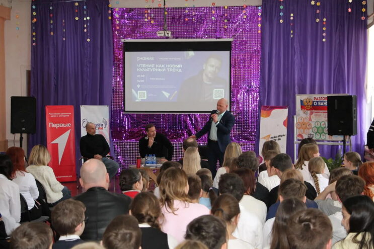 «Чтецкие программы»: режиссер Клим Шипенко пообщался со школьниками Вышнего Волочка «Чтецкие программы»: режиссер Клим Шипенко пообщался со школьниками Вышнего Волочка