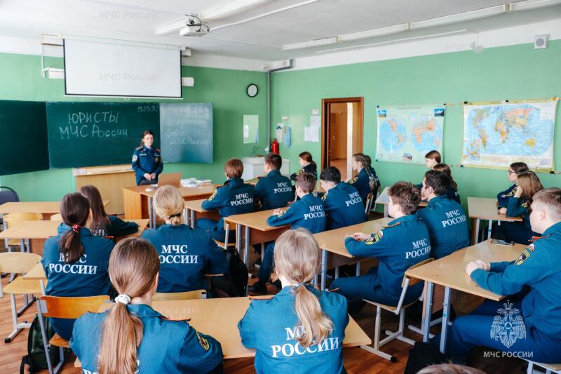 Кадеты Тверской области узнали о закулисье работы в МЧС