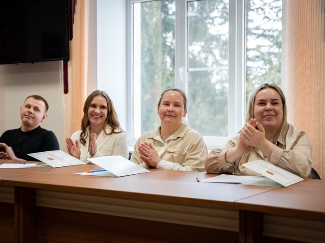 Восьми семьям из Лихославльского округа вручили свидетельства на соцвыплаты