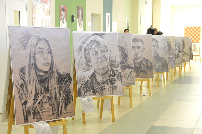 В Центре образования им. А. Атрощанка открылась выставка «Родина в сердце героя»