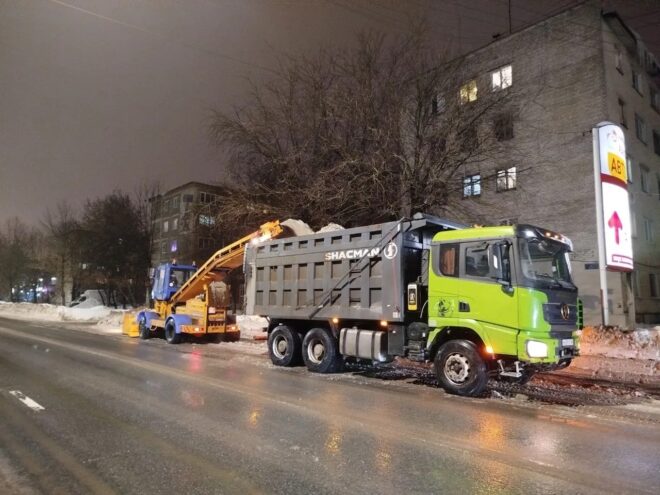 Вывоз снега в Твери продолжается в круглосуточном режиме Вывоз снега в Твери продолжается в круглосуточном режиме