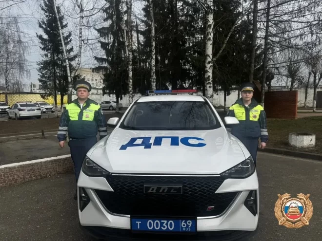 Сотрудники ДПС Тверской области спасли двухлетнего мальчика