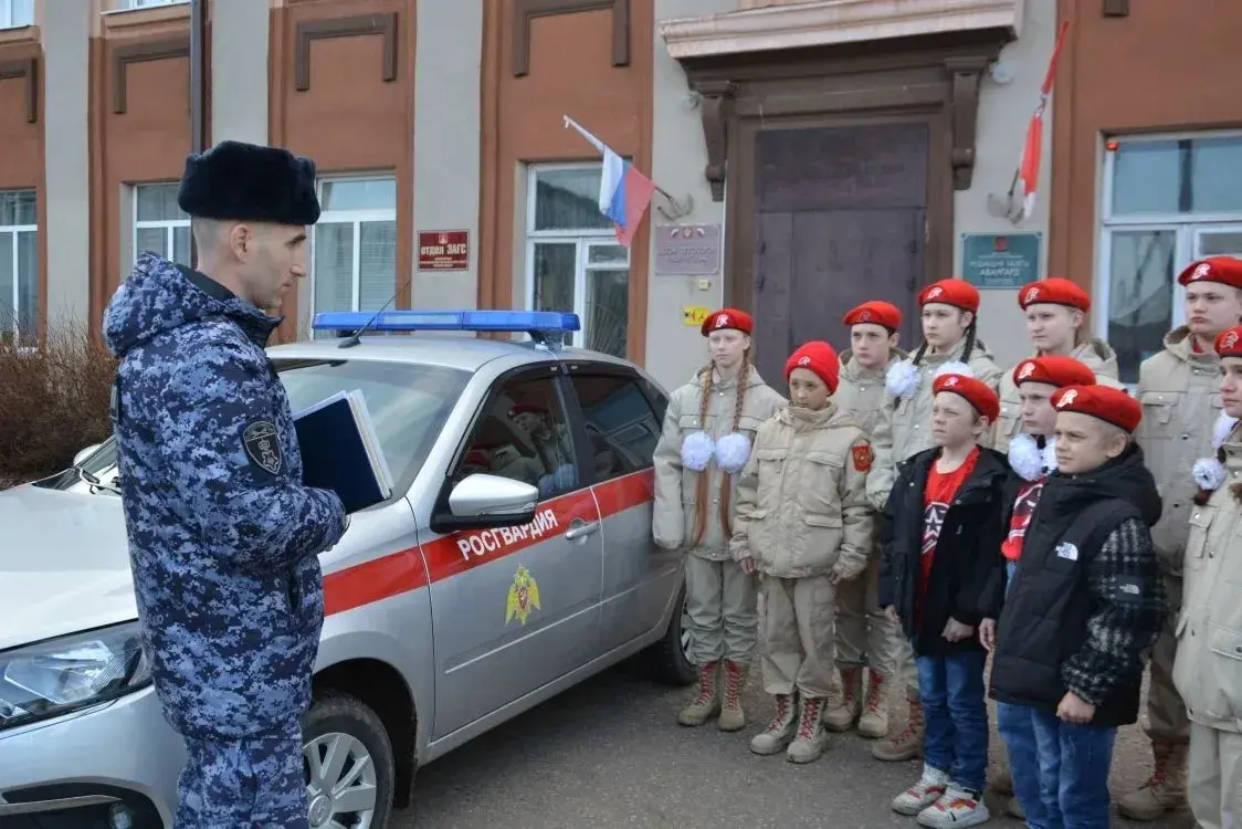Юнармейцы и Росгвардия: Патриотический конкурс объединил поколения в Тверской области