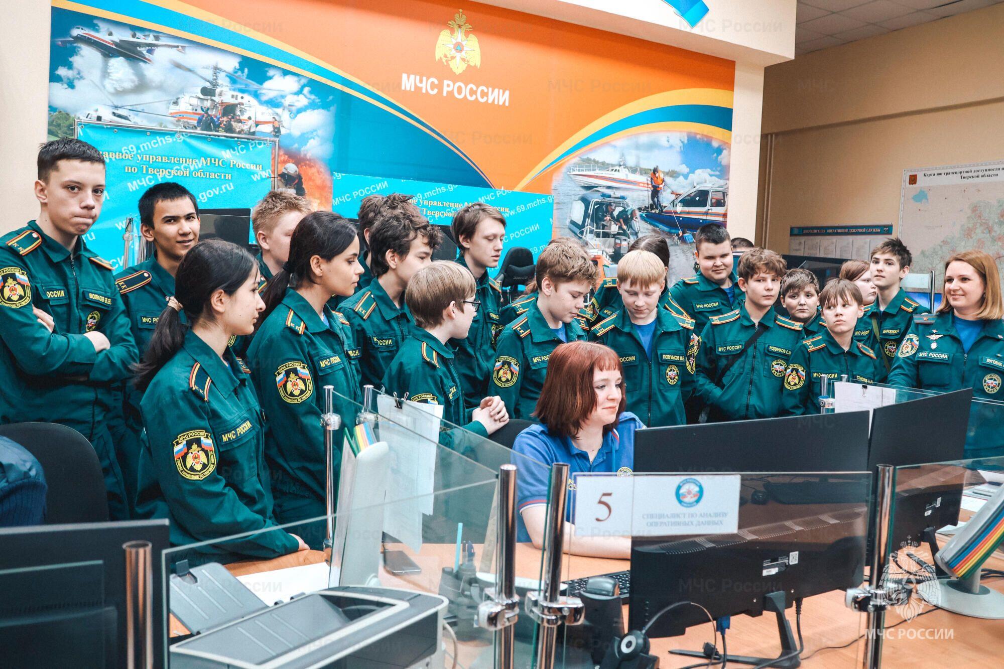 Семиклассники школы №25 Твери познакомились с работой тверского ЦУКС МЧС