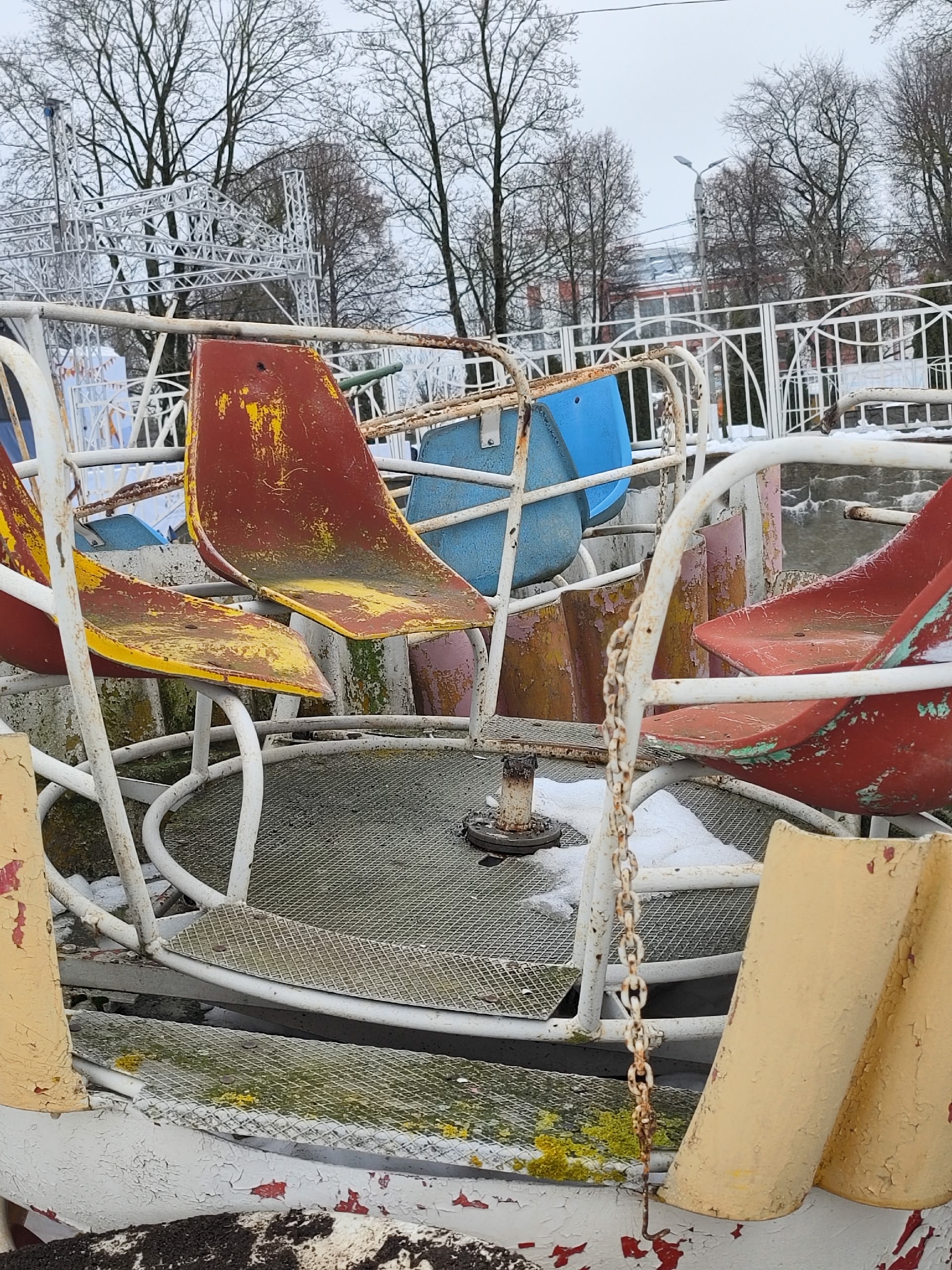 В Твери демонтировали колесо обозрения