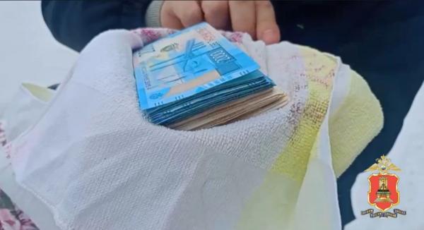 Полицейские задержали 15-летнего мошенника-классика в Тверской области