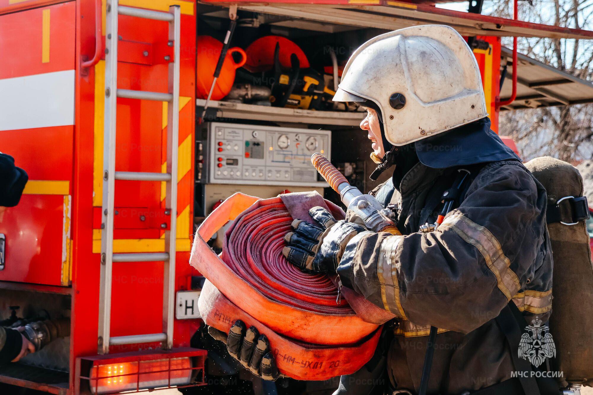 Масштабные учения МЧС в Твери: отработка тактики тушения пожаров в ДК "Пролетарка"