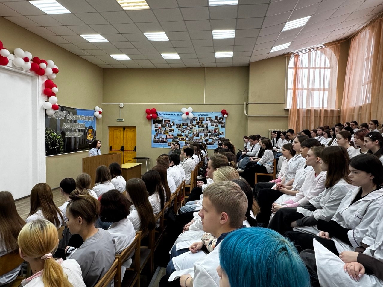 Инспектор ГИБДД провела урок безопасности для студентов Тверской области