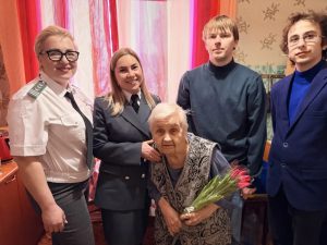 Россельхознадзор Тверской области навещает женщин-ветеранов в преддверии 8 Марта