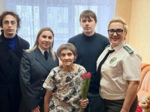 Россельхознадзор Тверской области навещает женщин-ветеранов в преддверии 8 Марта