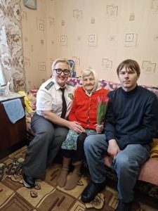 Россельхознадзор Тверской области навещает женщин-ветеранов в преддверии 8 Марта