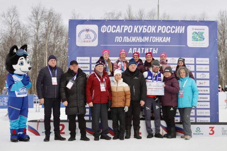 Тверская лыжница Дарья Непряева начала финал Кубка России с цветочной церемонии Тверская лыжница Дарья Непряева начала финал Кубка России с цветочной церемонии