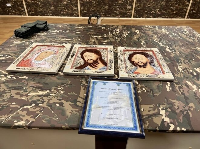 Тверской художник создал керамические образа, которые передали тверским бойцам на СВО Тверской художник создал керамические образа, которые передали тверским бойцам на СВО