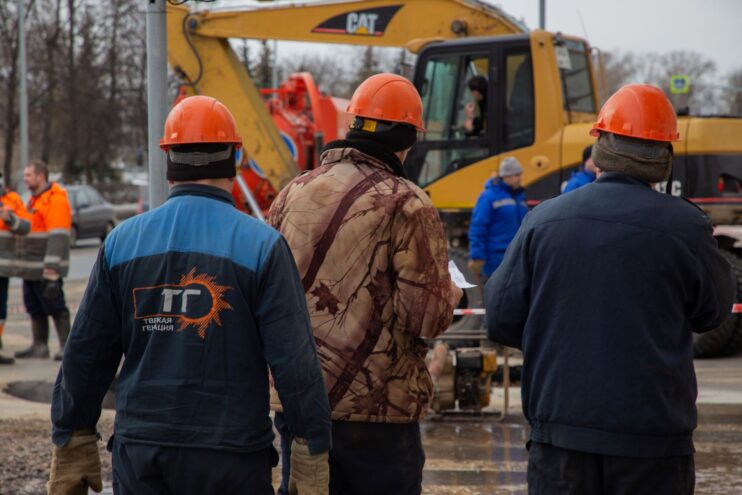 Виталий Королев поздравил работников бытового обслуживания населения и ЖКХ с профессиональным праздником