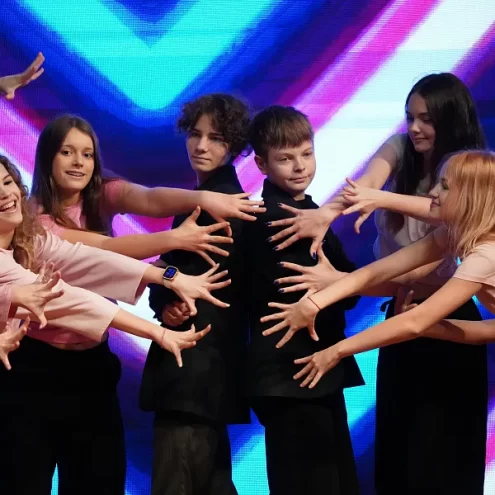 ТвГМУ отметил 8 Марта: студенты и гимназисты подарили праздник женщинам университета