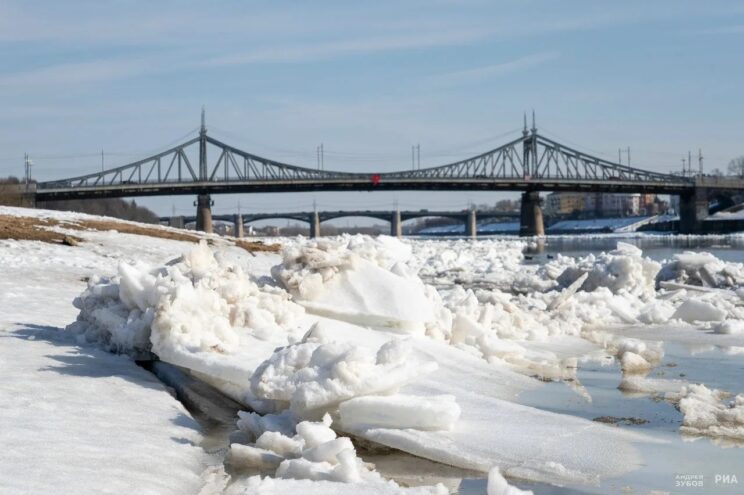 Жителей Тверской области предупреждают об опасности весеннего льда Жителей Тверской области предупреждают об опасности весеннего льда