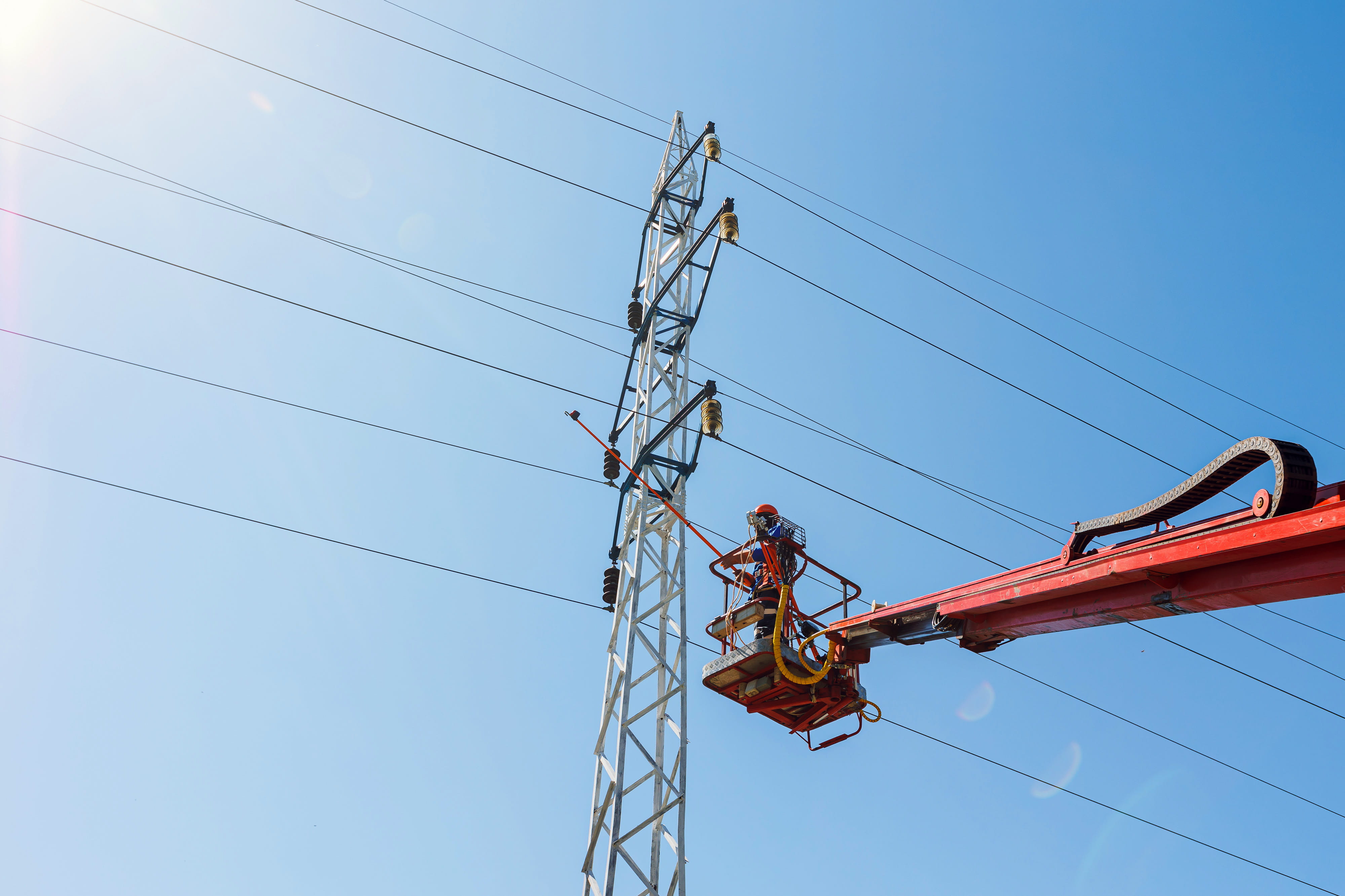 «Тверьэнерго» отремонтирует 35 высоковольтных ЛЭП в Тверской области