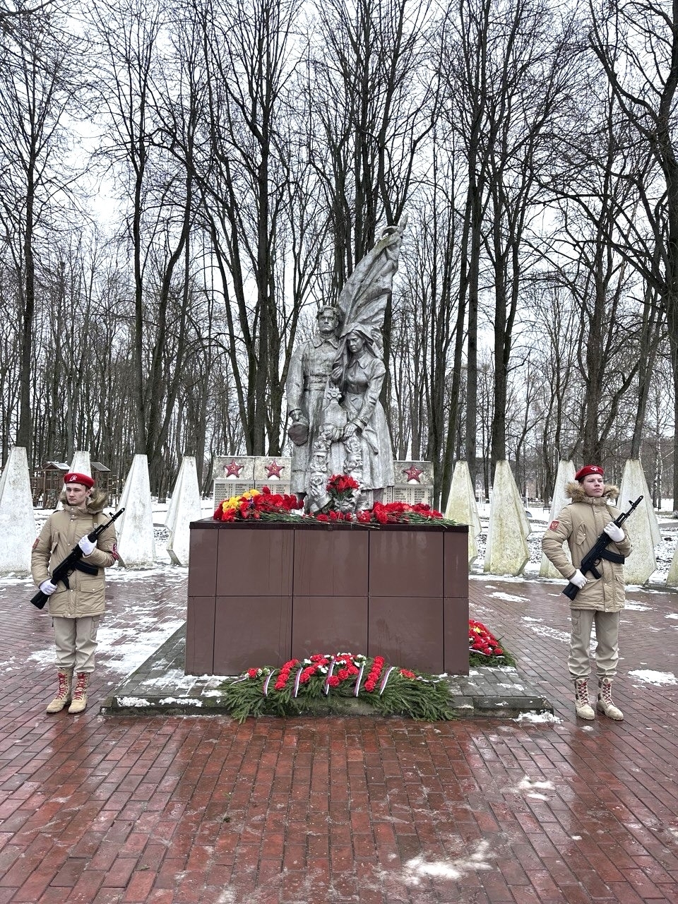 Виталий Королев поздравил зубчан с 83-й годовщиной освобождения района от фашистов Виталий Королев поздравил зубчан с 83-й годовщиной освобождения района от фашистов