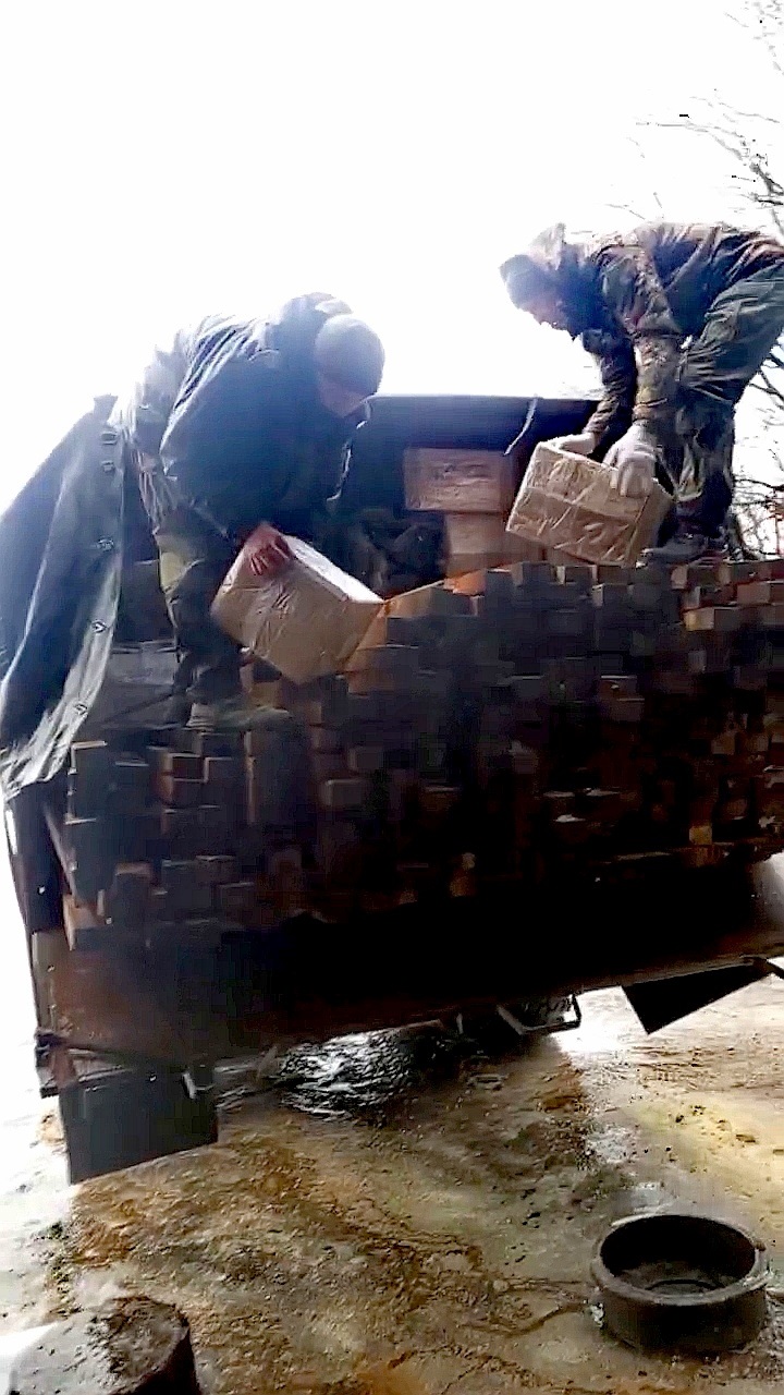 Сотрудники филиала «Россети Центр» – «Тверьэнерго» передали более 600 килограммов гуманитарного груза бойцам в зону СВО Сотрудники филиала «Россети Центр» – «Тверьэнерго» передали более 600 килограммов гуманитарного груза бойцам в зону СВО