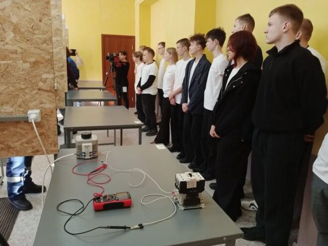 Энергетики «Тверьэнерго» организовали практическое занятие для участников Энергокружка