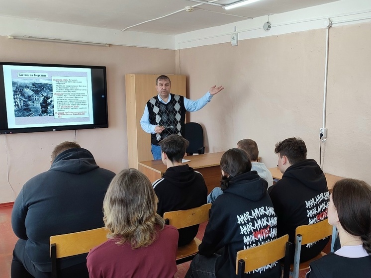 В Андреаполе учащимся рассказали о Берлинском сражении