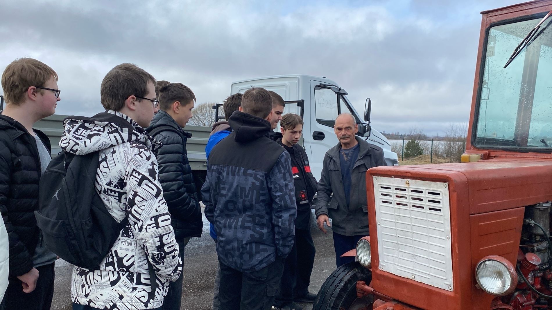 Торопецкие школьники познакомились с профессиями, которые можно получить дома