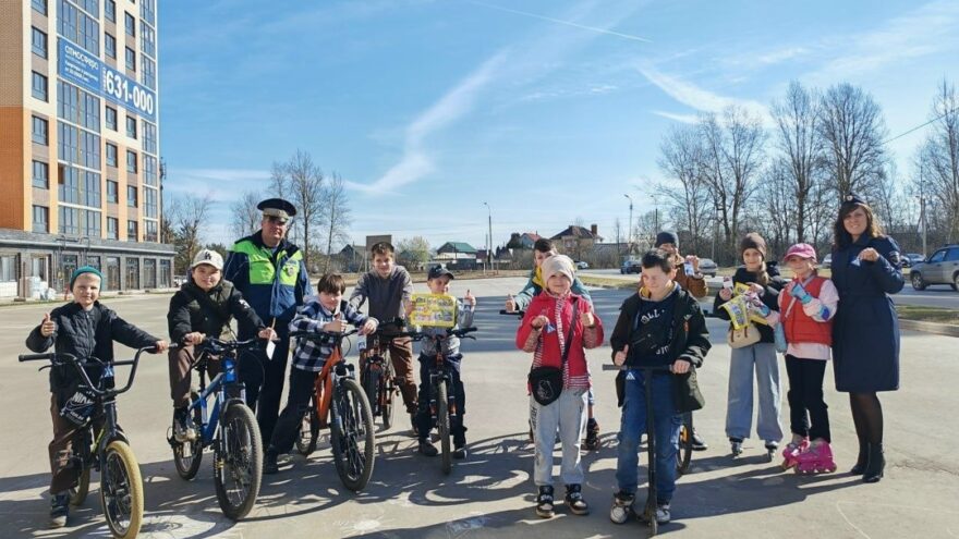 Тверская ГИБДД учит юных велосипедистов и самокатчиков безопасности на дорогах
