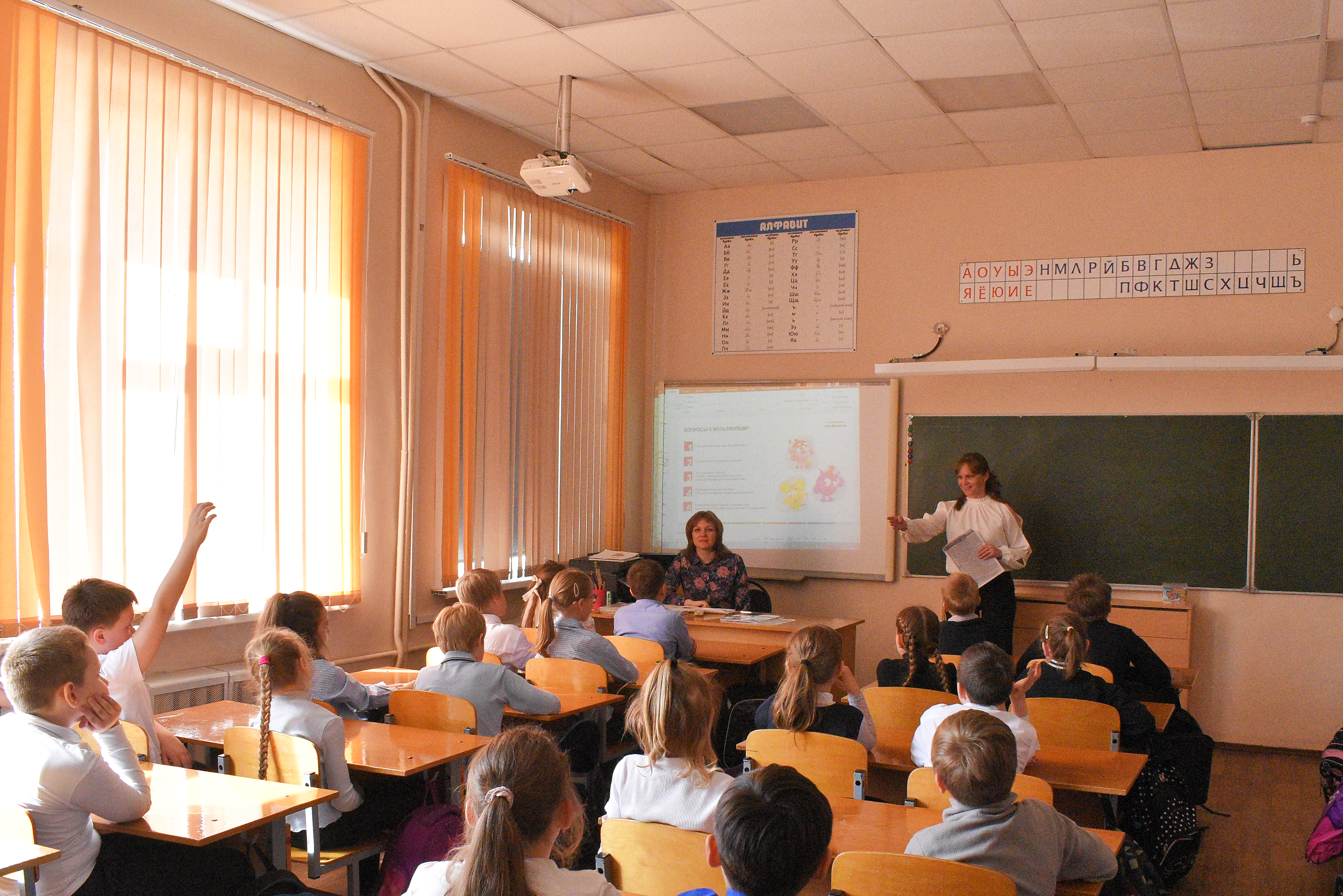 Школьникам